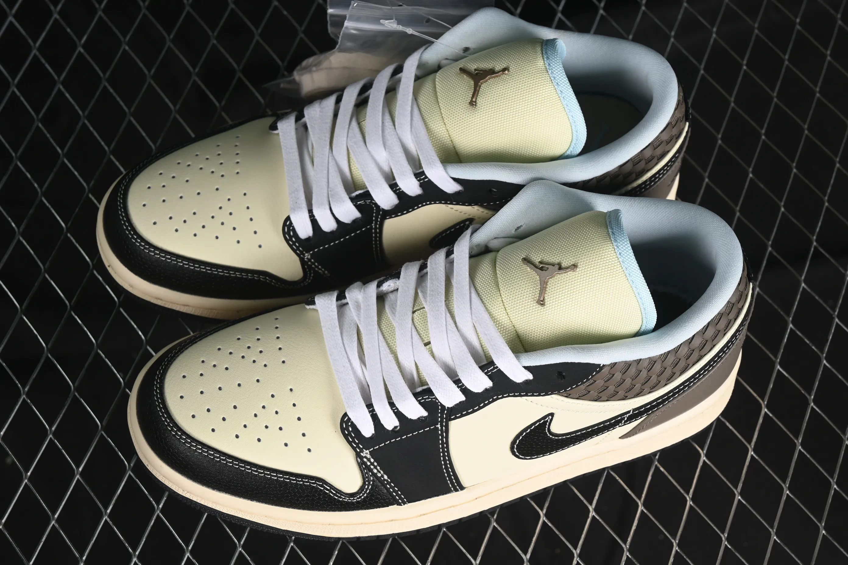 All categories Air Jordan Jordan series basketball shoes Air Jordan 1 Low Air Jordan 1 Low "Coconut Milk Black" AJ1 Joe 1 island style low-top cultural basketball shoes HQ3437-101